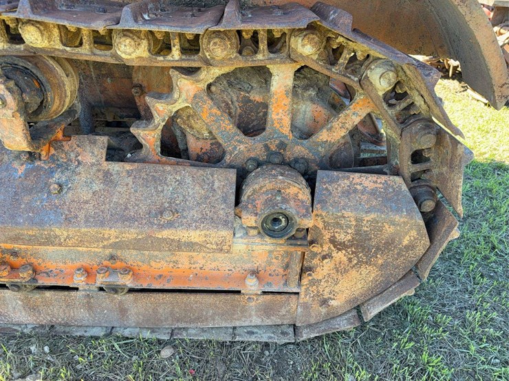 caterpillar-thirty-image-42