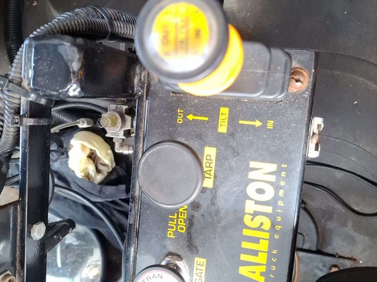 non-operable-2014-freightliner-114-sd-t/a-sander-dump-truck-image-13