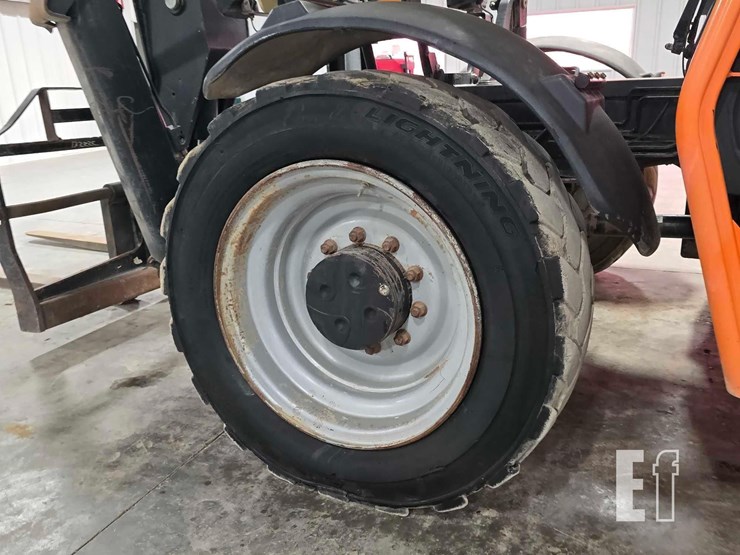 2014-jlg-g12-55a-image-23