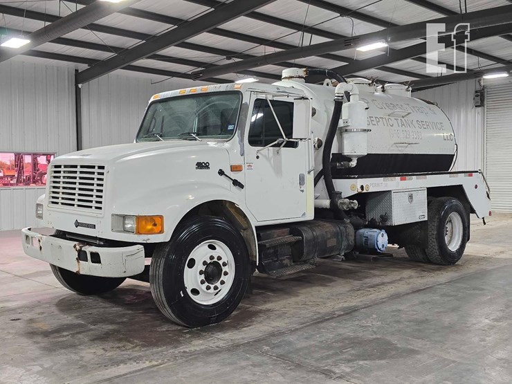 2001-international-4900-image-1