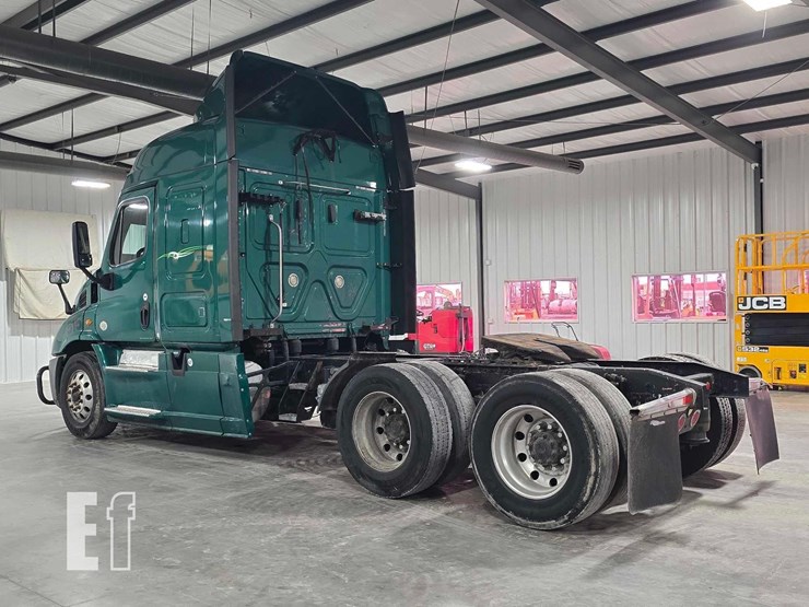 2018-freightliner-cascadia-113-image-4