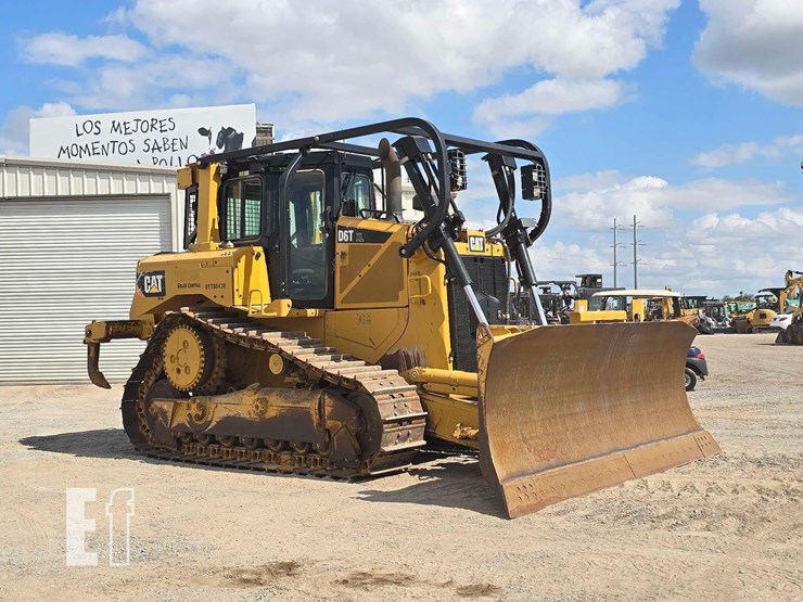 2019-caterpillar-d6t-xl-image-2