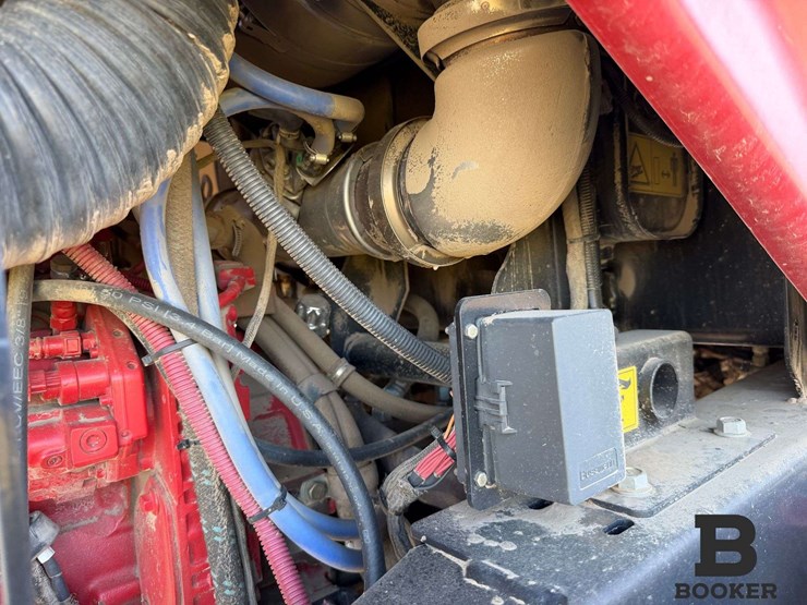 2016-macdon-m155e4-windrower-image-64
