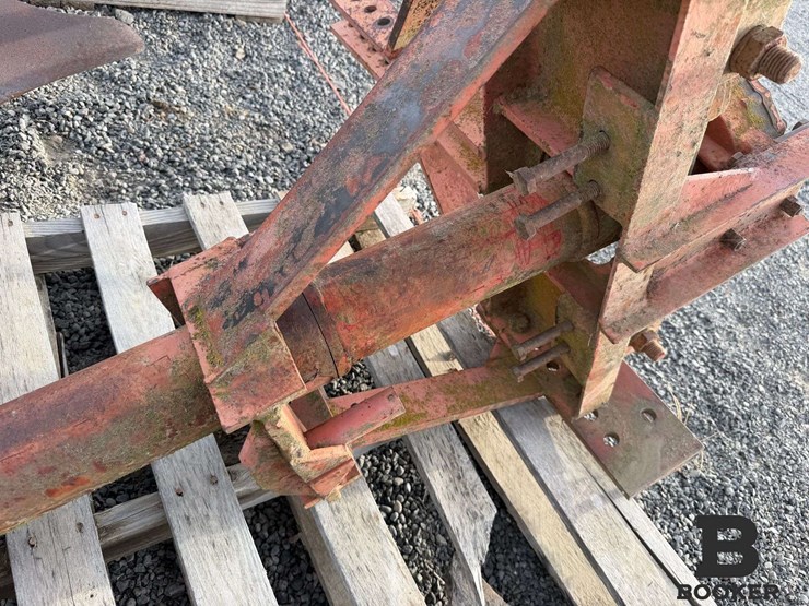 single-bottom-roll-over-plow-image-9