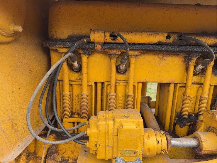 caterpillar-twenty-eight-image-15