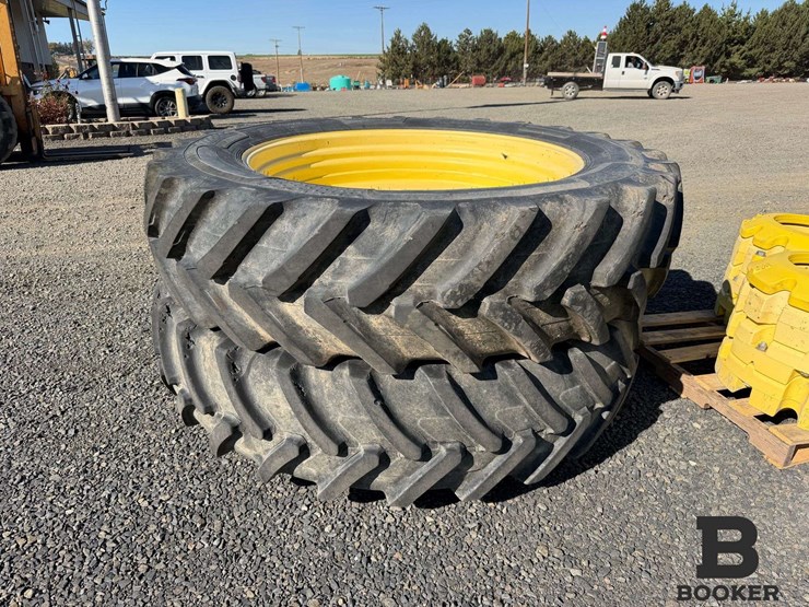 2011-john-deere-8360r-tractor-image-118