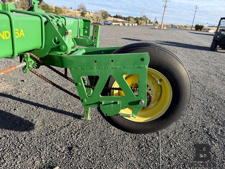 john-deere-1700-planter-image-16