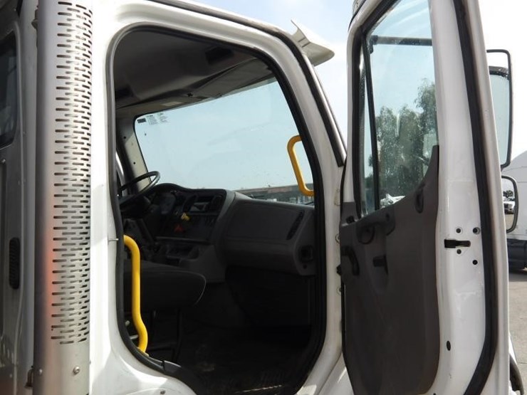 2019-freightliner-m2-dump-truck-image-17