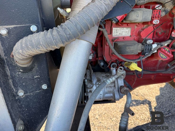 2016-macdon-m155e4-windrower-image-61