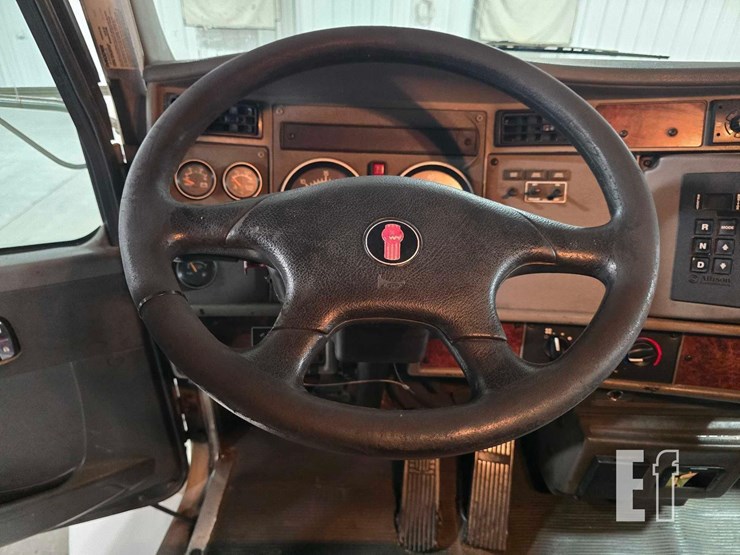 2010-kenworth-t300-image-10