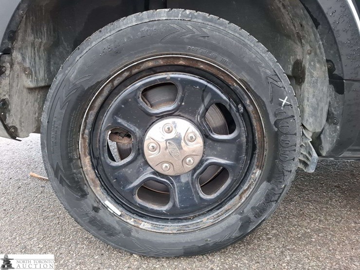 2017-ford-explorer-image-18