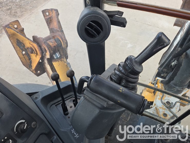2015-deere-310sk-image-57