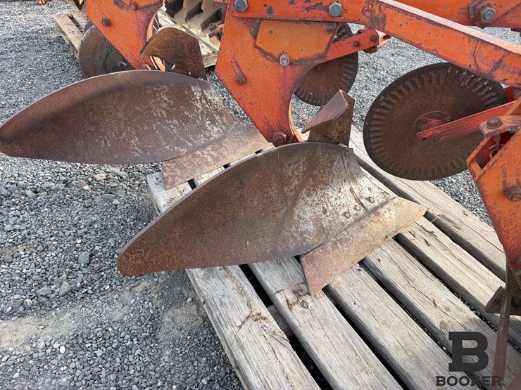 j.i.-case-6000-3-bottom-moldboard-plow-image-7
