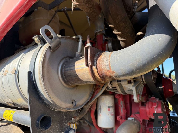 2016-macdon-m155e4-windrower-image-68