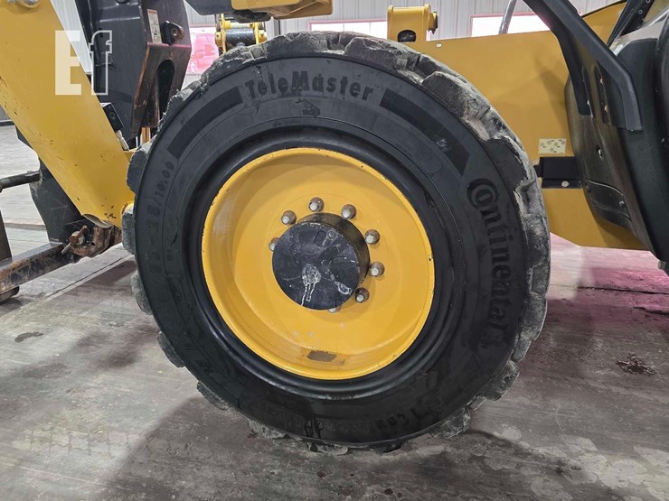 2018-caterpillar-tl1055d-image-23