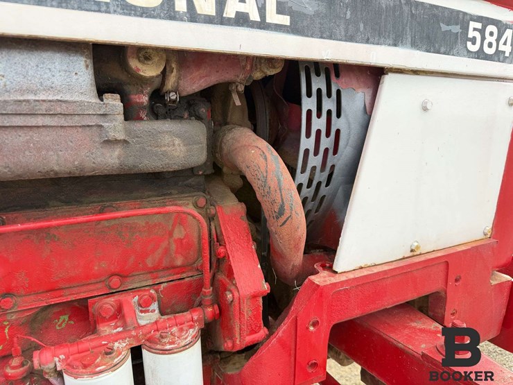 international-584-tractor-image-37