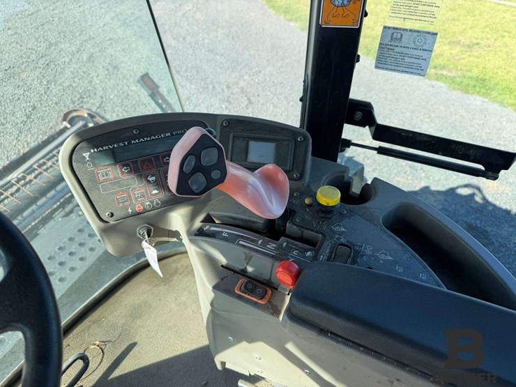 2016-macdon-m155e4-windrower-image-78