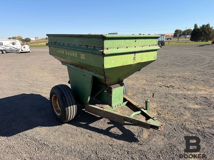 john-deere-301-fertilizer-spreader-image-7