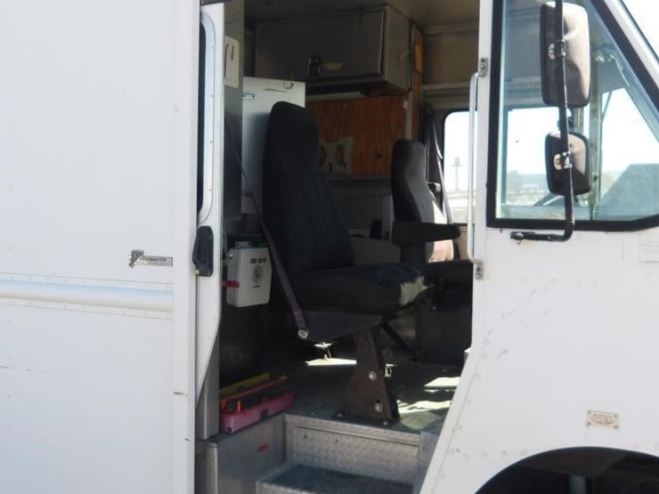 2008-workhorse-w62-image-19