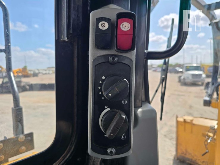 2019-caterpillar-d6t-xl-image-20