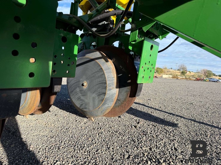 john-deere-1700-planter-image-15