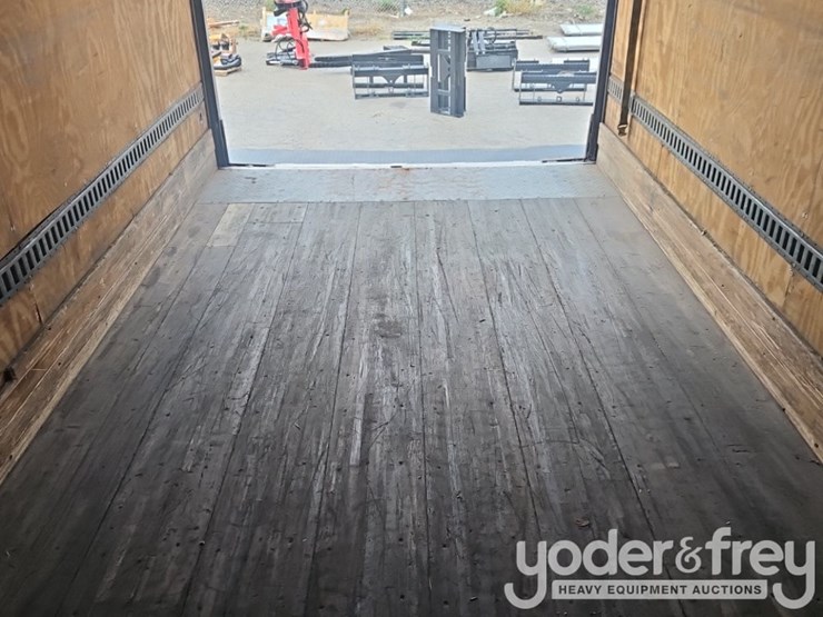 2016-peterbilt-337-image-35
