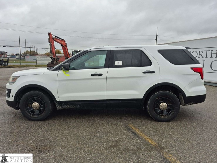 2016-ford-explorer-image-8