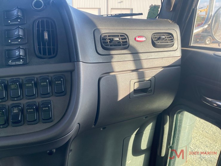 2013-peterbilt-388-image-26
