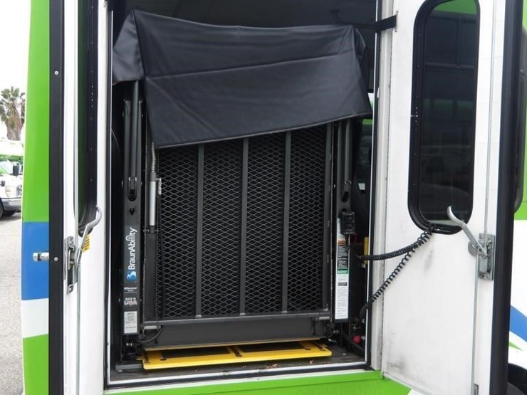 2016-ford-e450-image-15