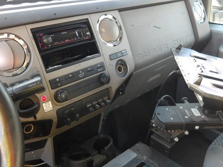 2015-ford-f550-xlt-image-28