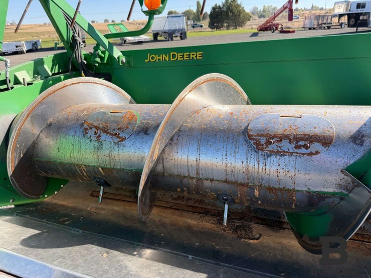 2011-john-deere-630r-platform-header-image-43