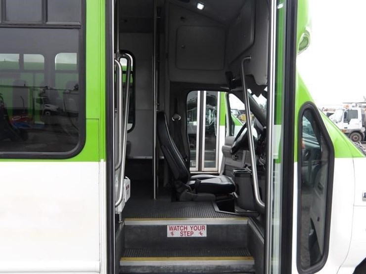 2017-ford-e450-image-14