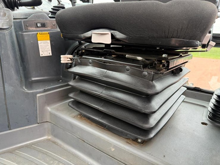 new-holland-8160-image-41