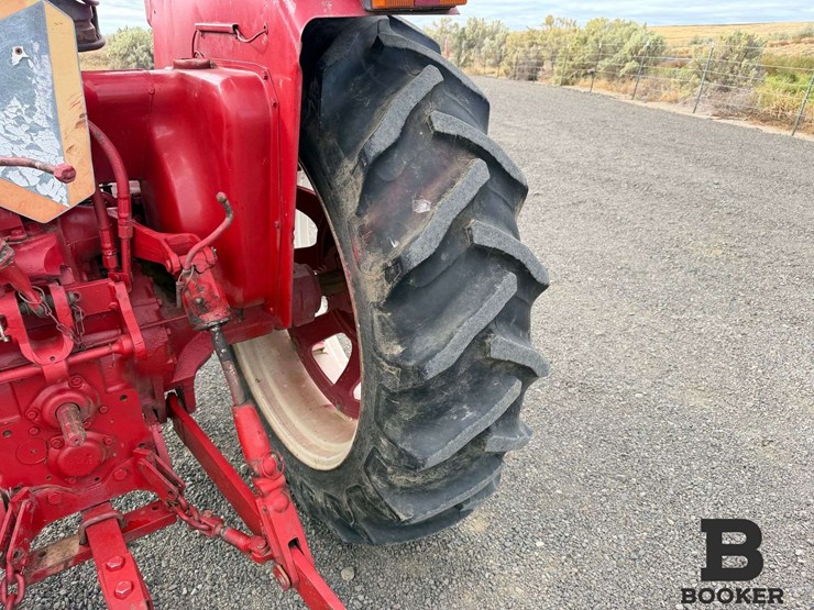 international-584-tractor-image-28