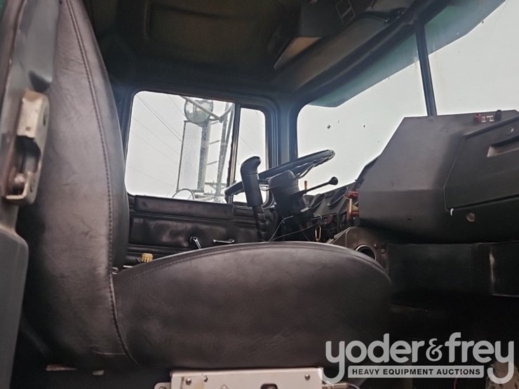 1996-mack-rb688s-image-37