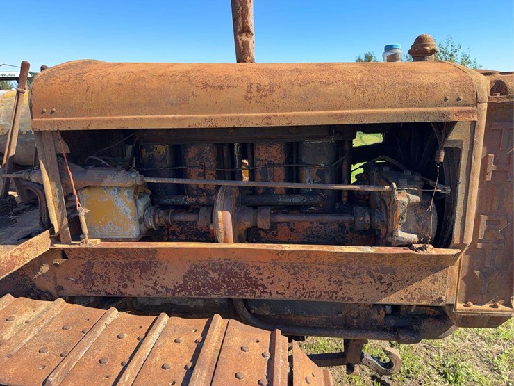 caterpillar-thirty-image-13