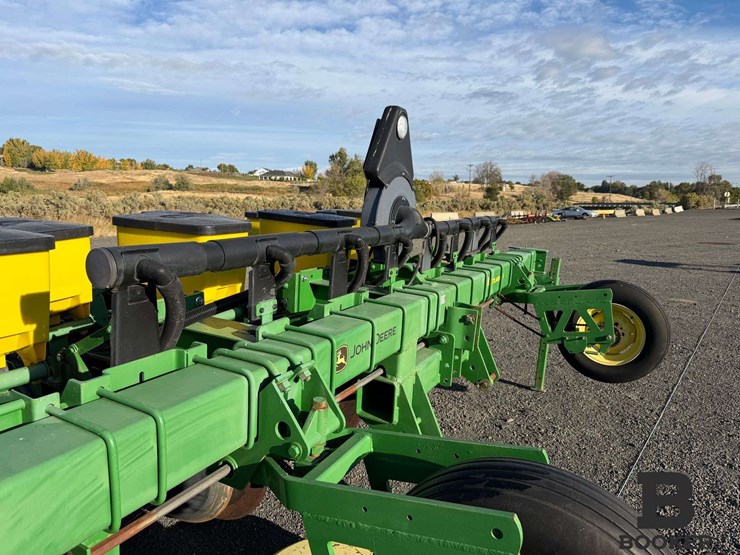 john-deere-1700-planter-image-9