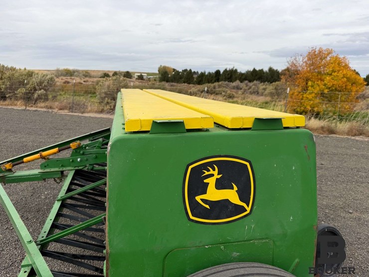 john-deere-8300-grain-drill-image-18