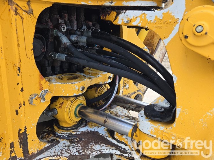 2015-deere-310sk-image-28