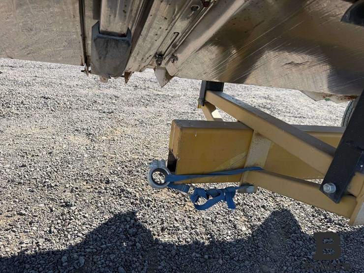 2011-john-deere-630r-platform-header-image-51