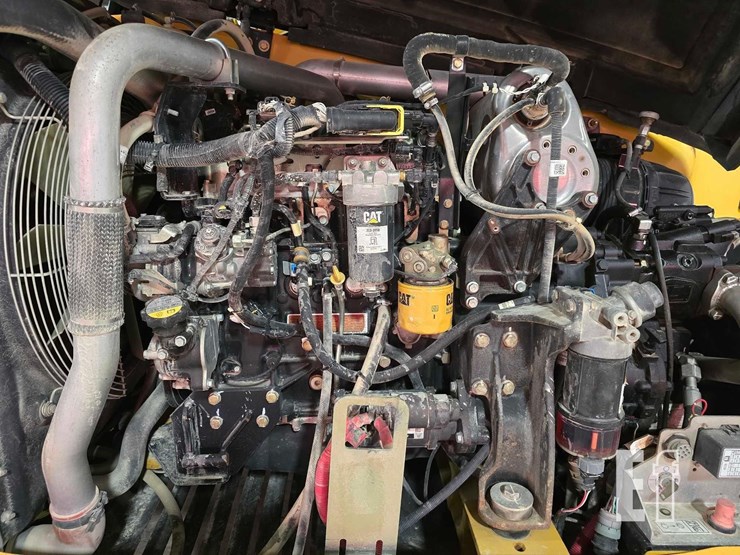 2018-caterpillar-tl943d-image-21