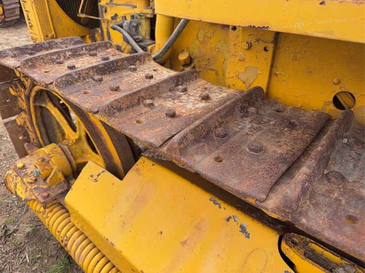 caterpillar-twenty-eight-image-36