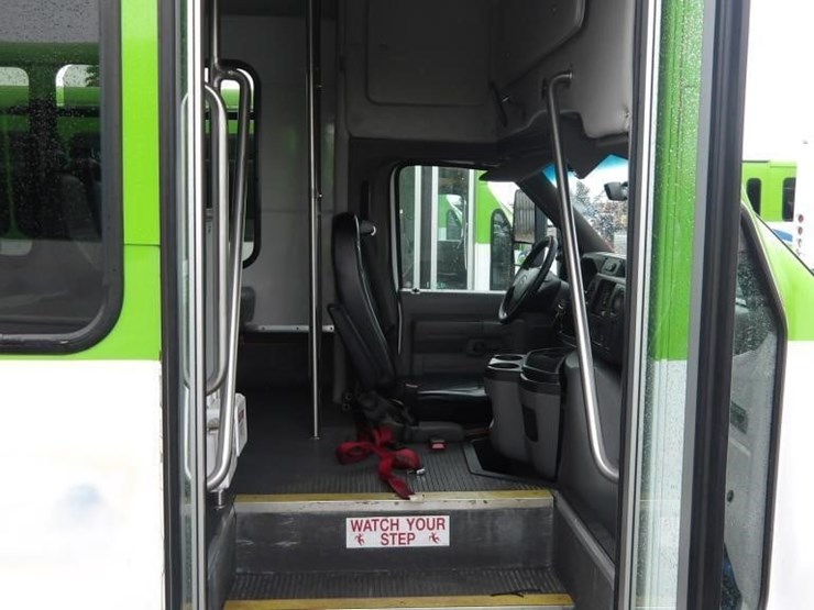 2017-ford-e450-image-13