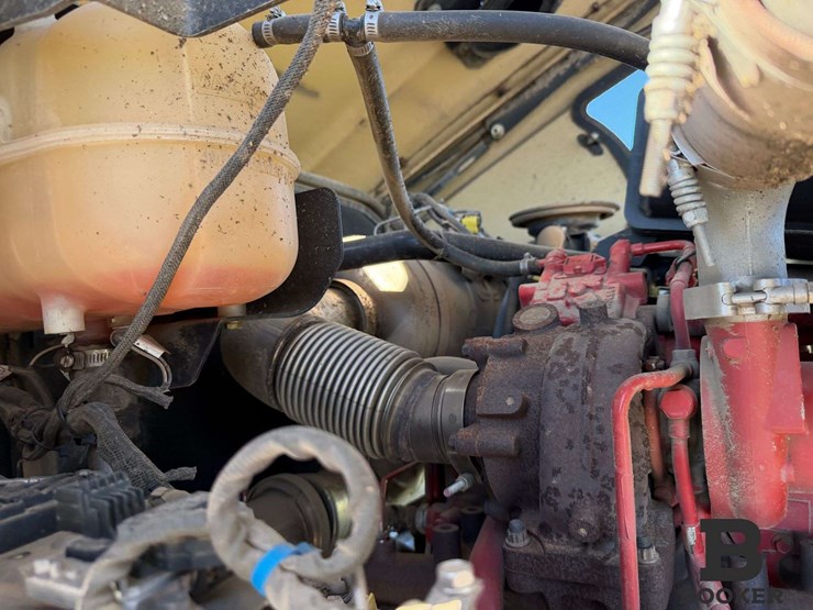 2016-macdon-m155e4-windrower-image-71
