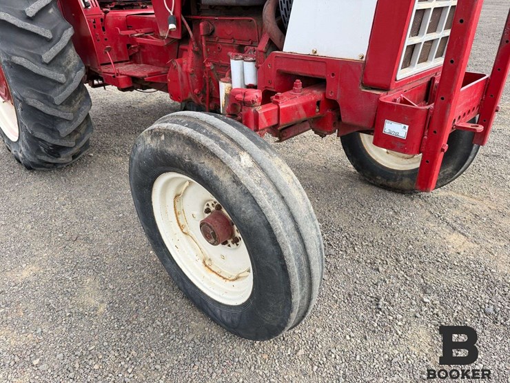 international-584-tractor-image-9