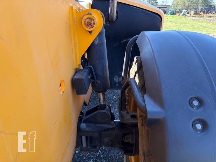 2017-jcb-512-56-image-38