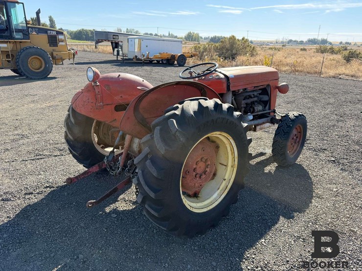 1964-massey-ferguson-35-tractor-image-5