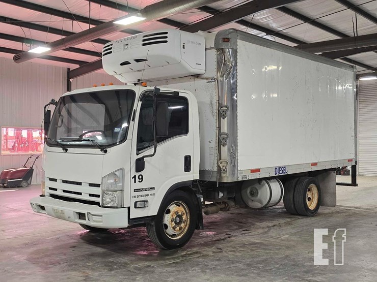 2012-isuzu-npr-hd-image-1