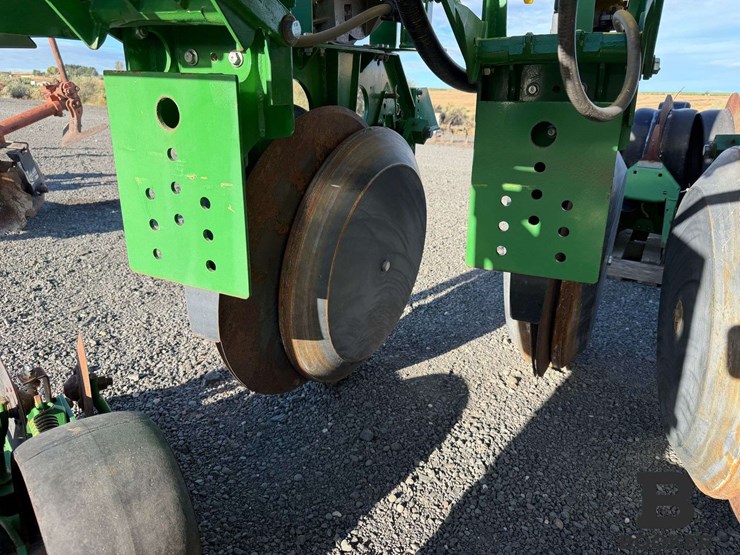 john-deere-1700-planter-image-13