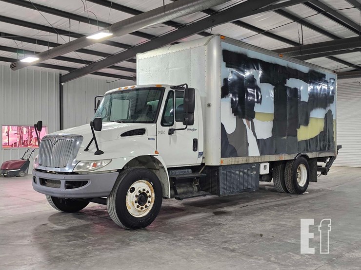 2011-international-durastar-4300-image-1
